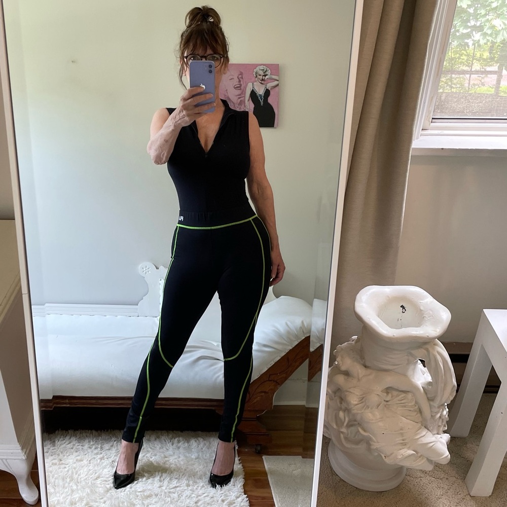 FILA PERFORMANCE SPORT RUNNING PANTS LEGGING BLACK GREEN SEAMS ZIPPERS